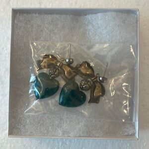 Vintage green dangle hearts gold tone bows flowers drop pierced earrings